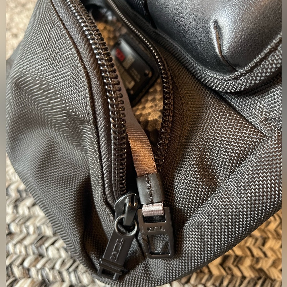 Tumi Alpha Bravo Brattan Ballistic Nylon/Leather Crossbody Travel Bag – Black - Picture 4 of 4